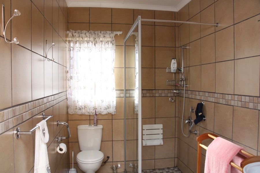 2 Bedroom Property for Sale in Langenhovenpark Free State